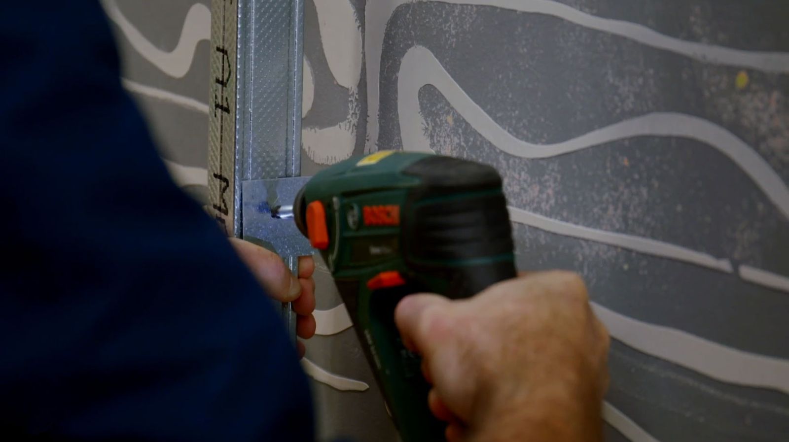 Cómo instalar un trasdosado en una pared paso 2 Cómo instalar un trasdosado en una pared paso 2