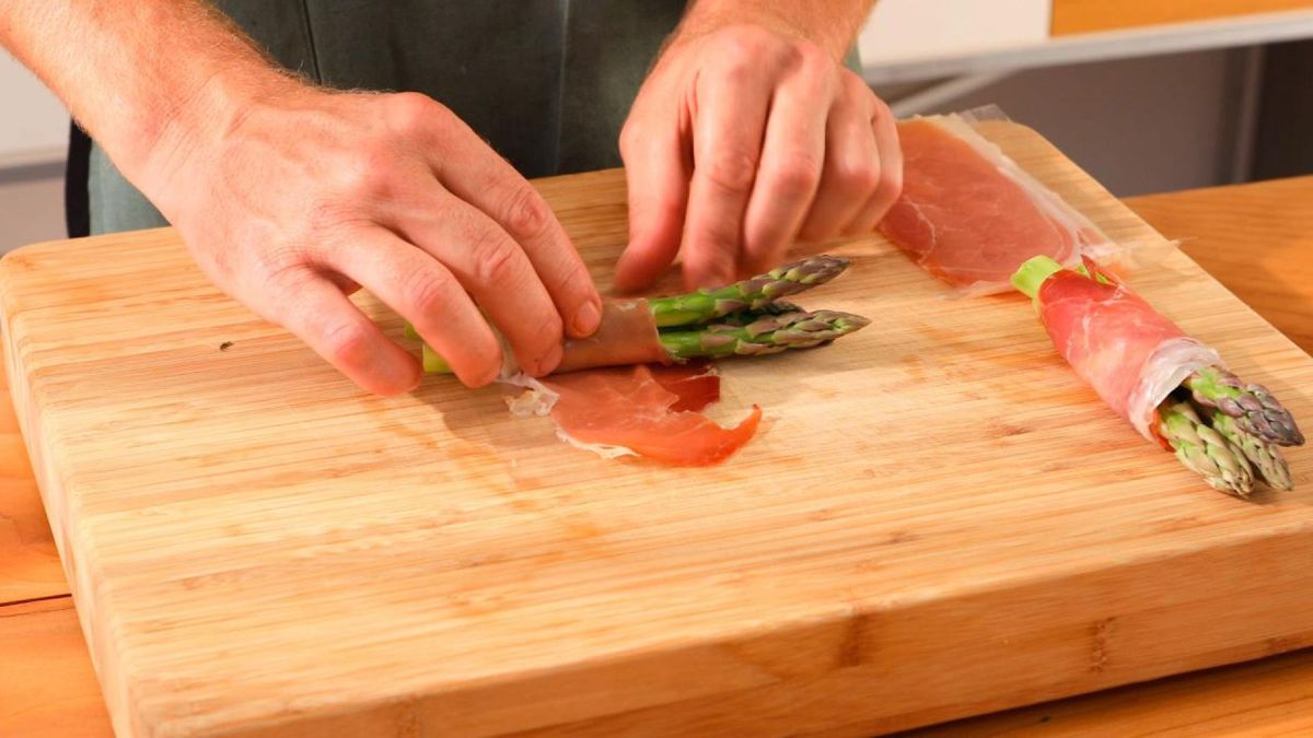 Espárragos trigueros con jamón   Paso 2