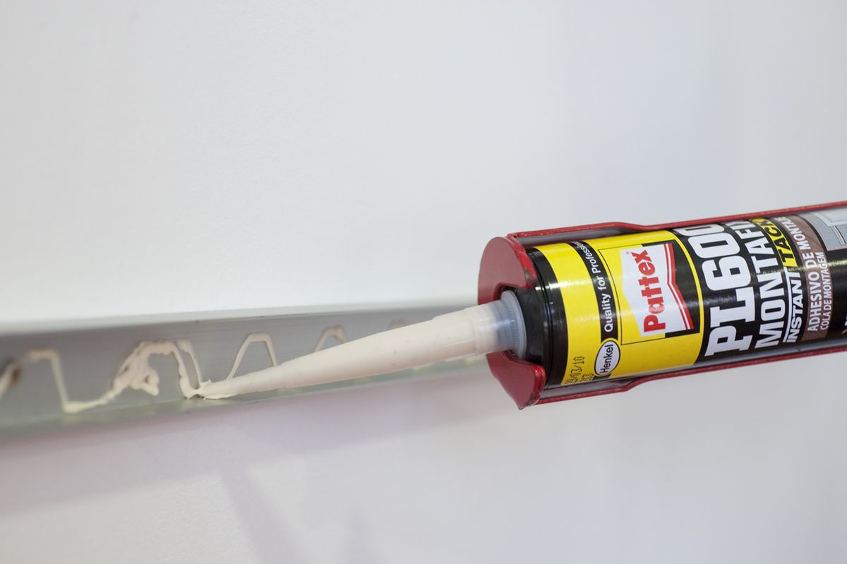 Bricomania 662 Fijar escritorio en la pared p10