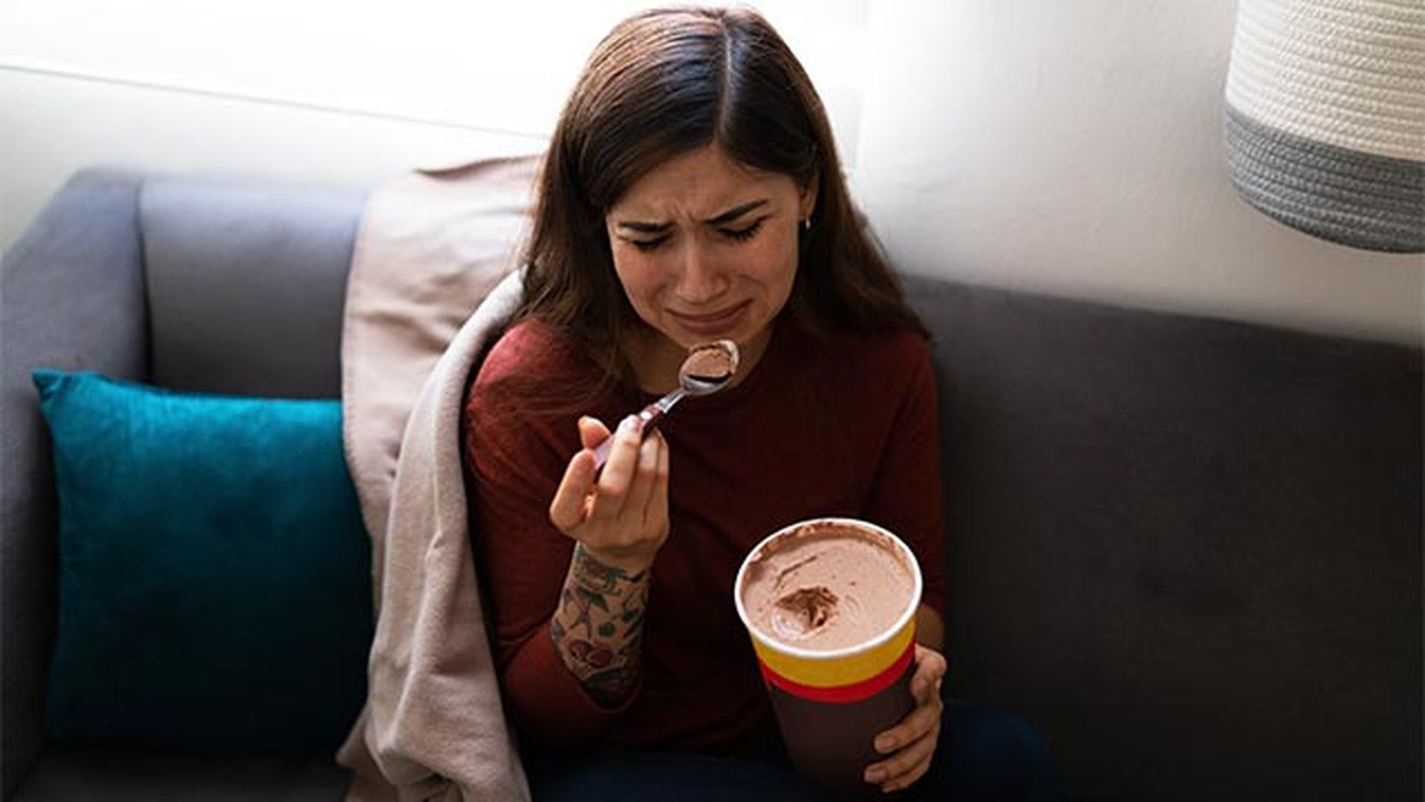 Es importante controlar la ansiedad emocional para evitar comer con ansia Es importante controlar la ansiedad emocional para evitar comer con ansia