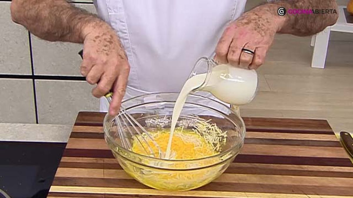 receta quiche salchichas cebolla ka paso 3