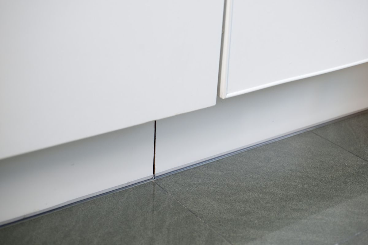 Bricomania 683 Cambiar burlete de zocalo p6