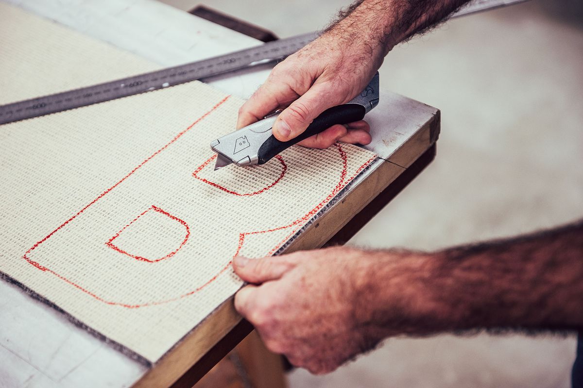 Cómo colocar una moqueta paso 5