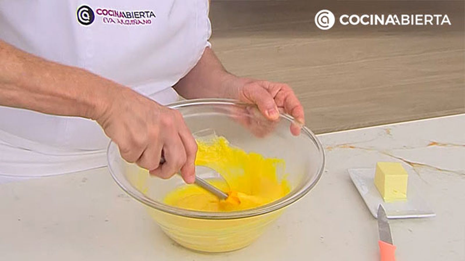 Receta tarta de fresas naturales nueces y crema pastelera postre facil al horno eva arguinano KARL6712 paso2 Receta tarta de fresas naturales nueces y crema pastelera postre facil al horno eva arguinano KARL6712 paso2