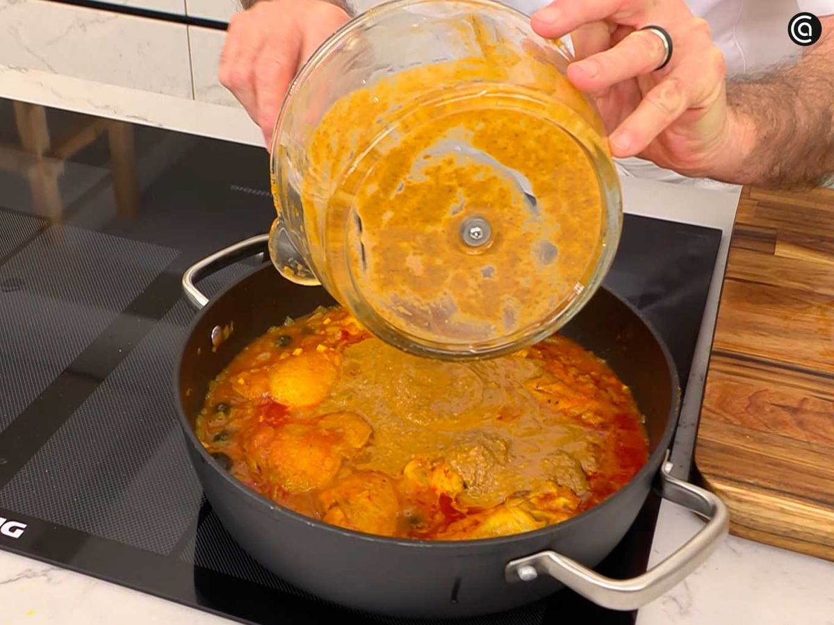 Añade el puré al guiso