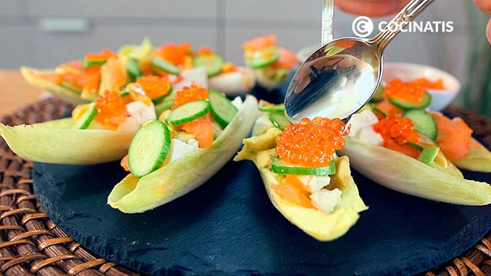 Receta de endivias rellenas con aguacate y salmón ahumado paso 4 Receta de endivias rellenas con aguacate y salmón ahumado paso 4