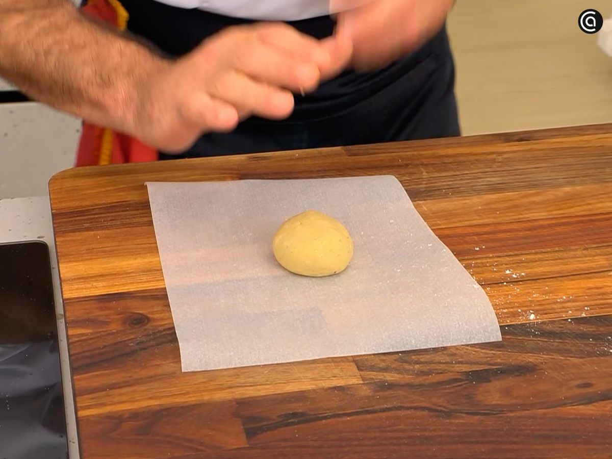 Da forma a las tortitas antes de cocinarlas