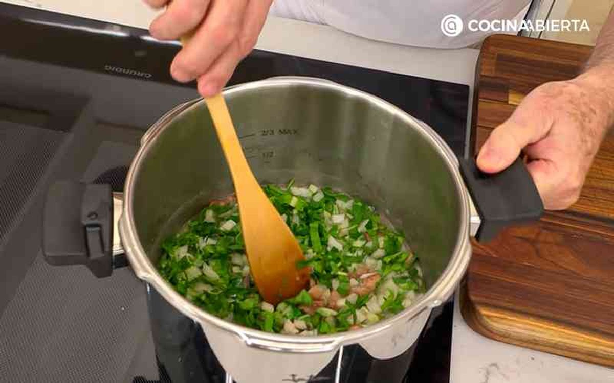 Incorpora las acelgas