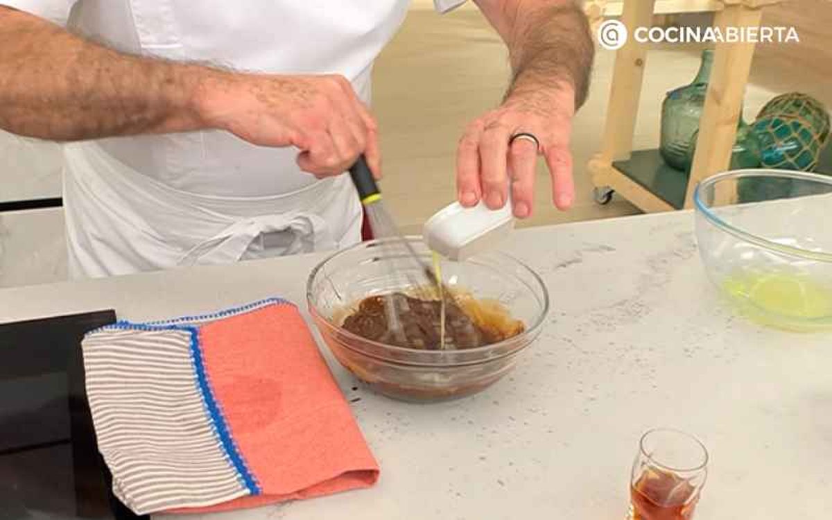 Vierte la mantequilla