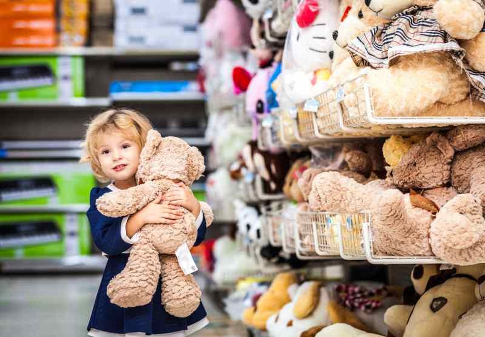 Donar juguetes es una acción solidaria muy común en Navidad Donar juguetes es una acción solidaria muy común en Navidad