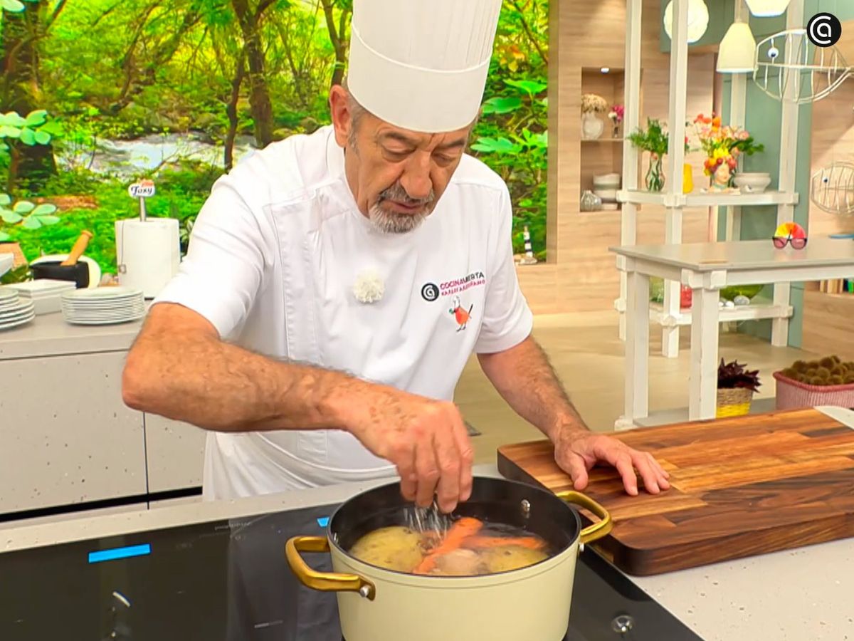 Cocina las verduras y los huevos hasta que estén en su punto
