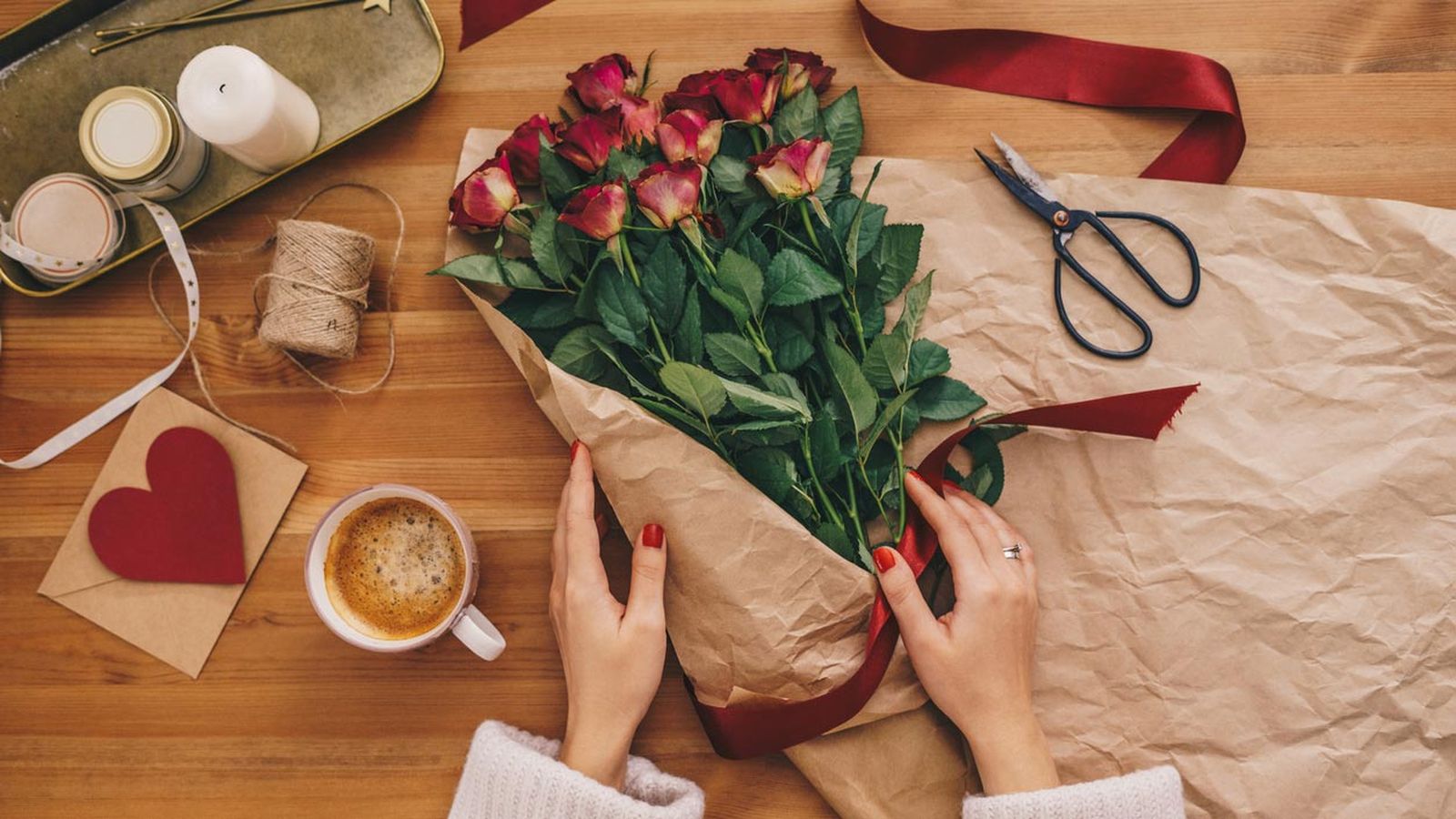 5 formas originales envolver regalos san valentin papel kraft