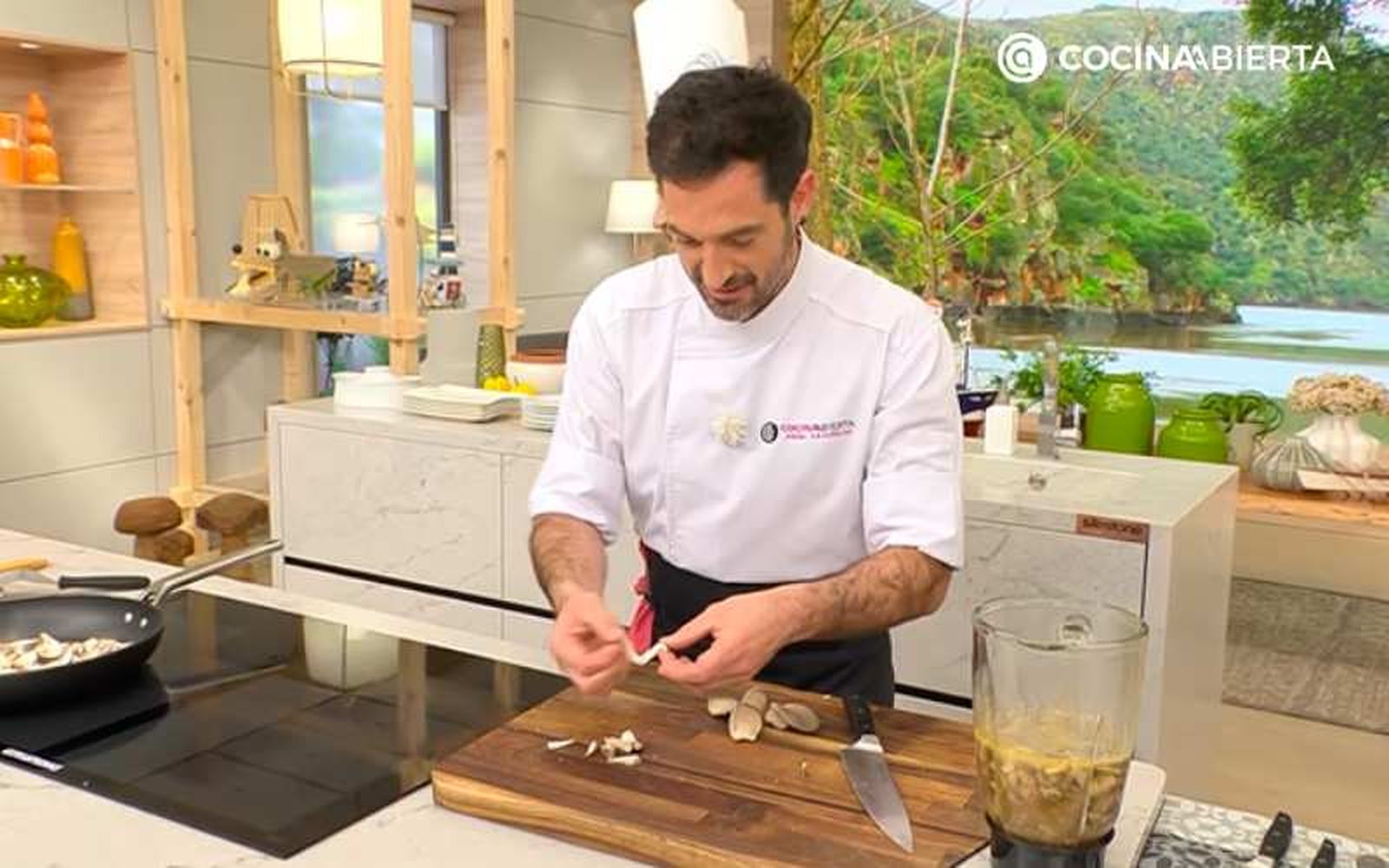 Joseba Arguiñano corta las setas Joseba Arguiñano corta las setas