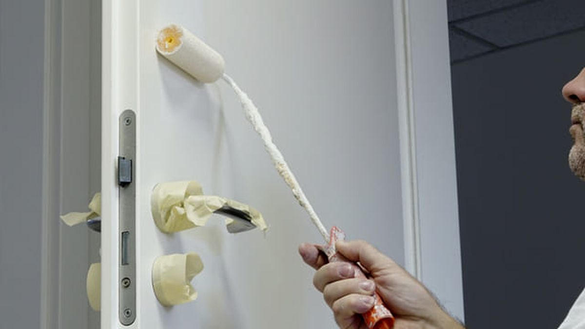 Como pintar una puerta de madera paso 4