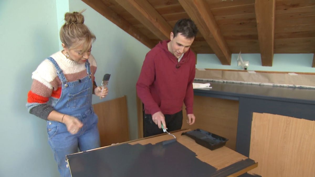 DEKO0721 decorar dormitorio juvenil verde en buhardilla paso3