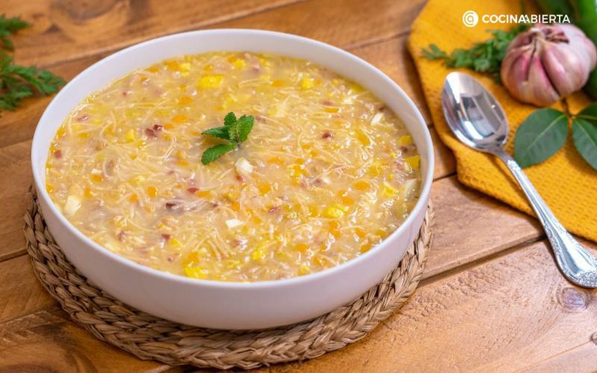 Sopa de pollo con jamón y huevo duro - paso 3