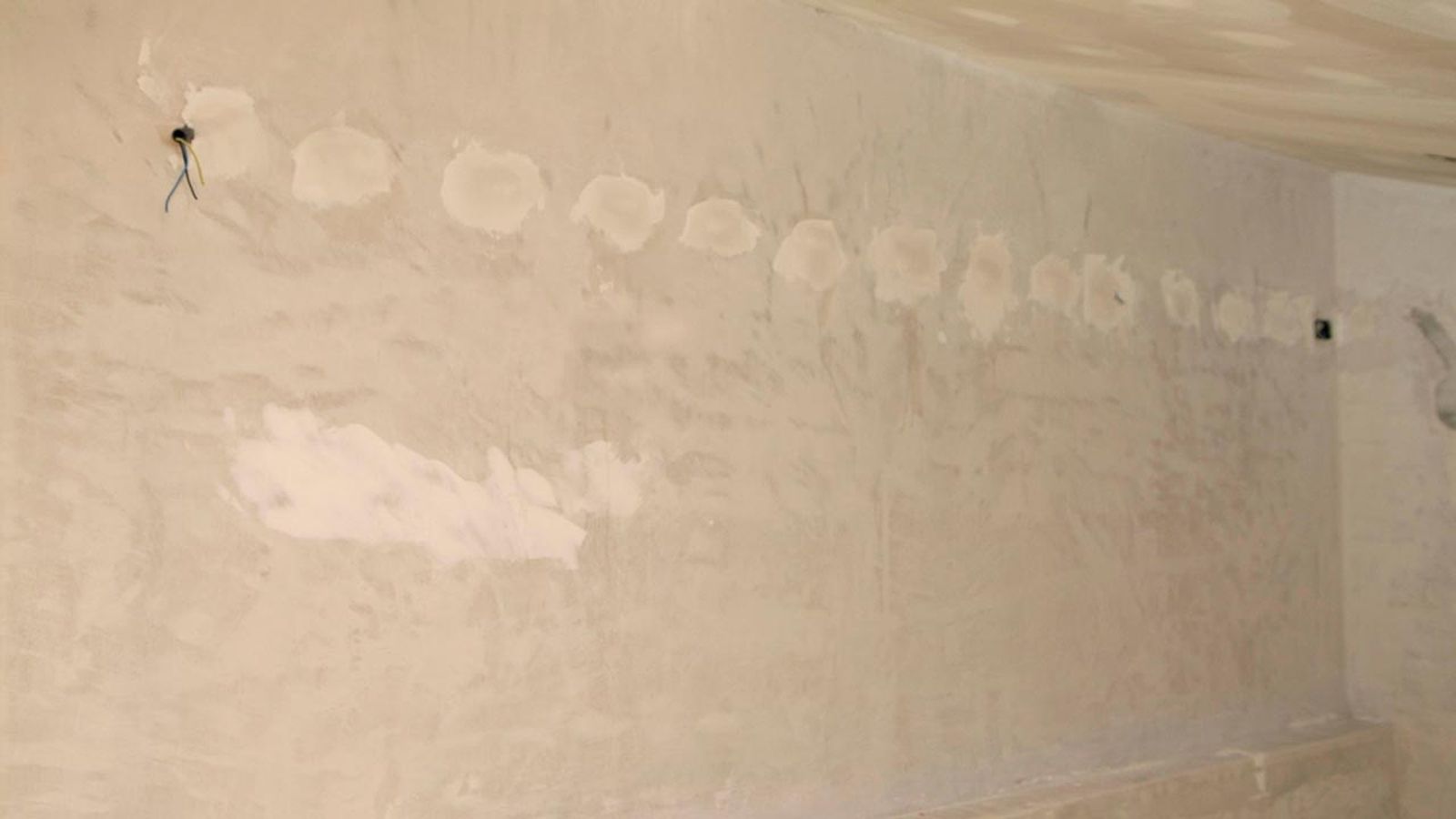 Cubrir rozas en pared paso 5 Cubrir rozas en pared paso 5
