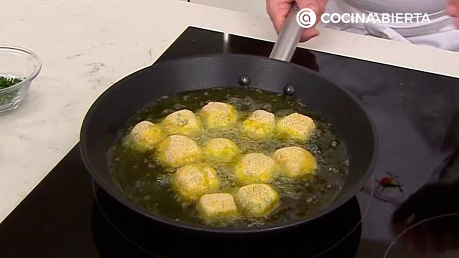 Las croquetas de espinacas de Karlos Arguiñano "fáciles de hacer y de comer" paso 5 Las croquetas de espinacas de Karlos Arguiñano "fáciles de hacer y de comer" paso 5