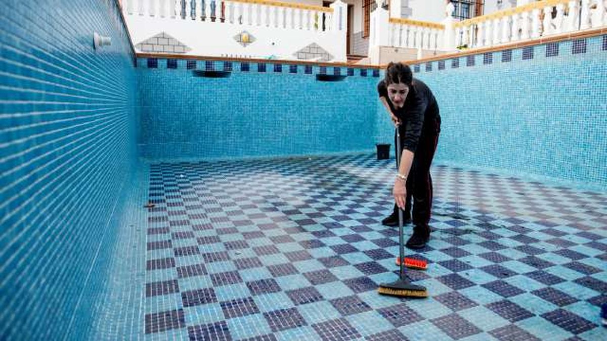 como limpiar una piscina vacia 2