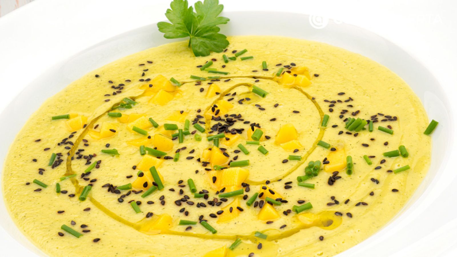 Sopa fría de calabacín y mango por Karlos Arguiñano: una receta fácil y refrescante perfecta para verano