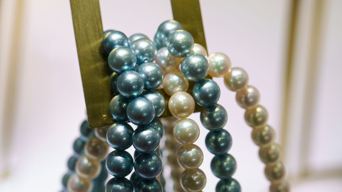 La luz solar puede afectar el brillo de los metales y piedras preciosas