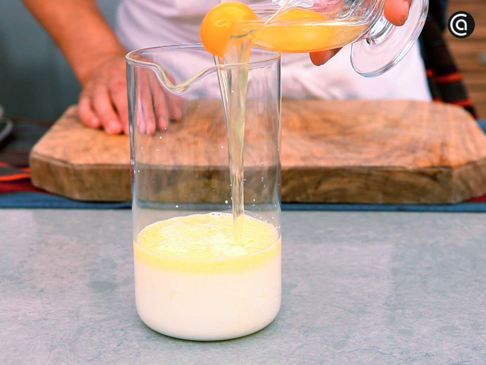 Añadir huevos al vaso Añadir huevos al vaso