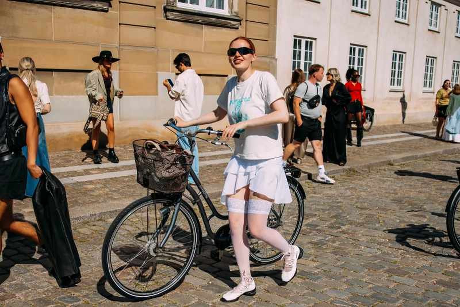 Copenhague Street Style, con total look en blanco Copenhague Street Style, con total look en blanco