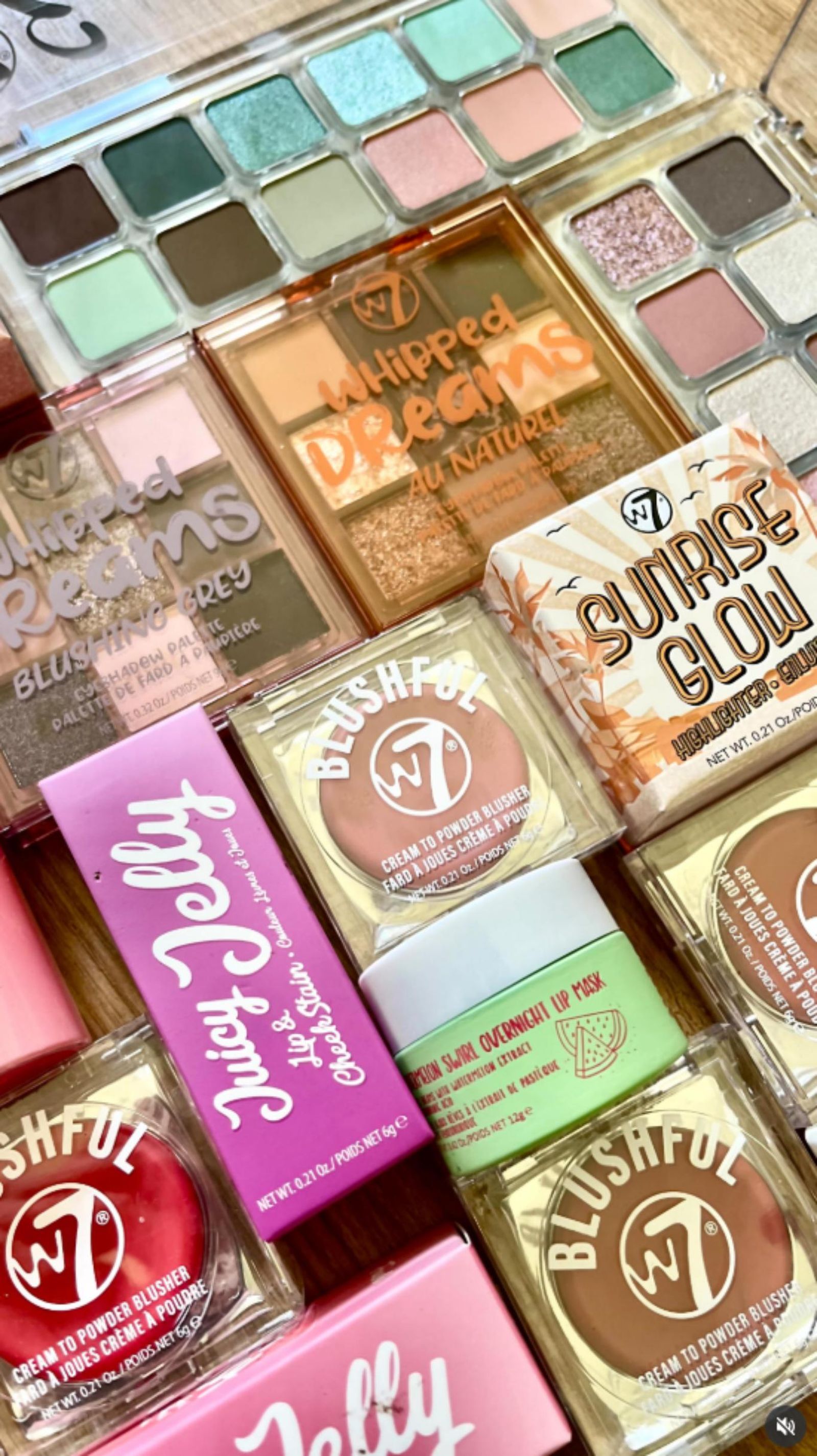 Maquillaje de W7. Maquillaje de W7.