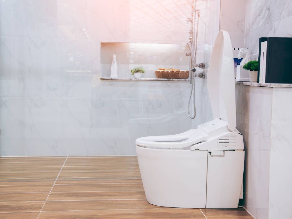 Usamos agua para limpiar casi todo: la ropa, el cuerpo, los platos, etc.