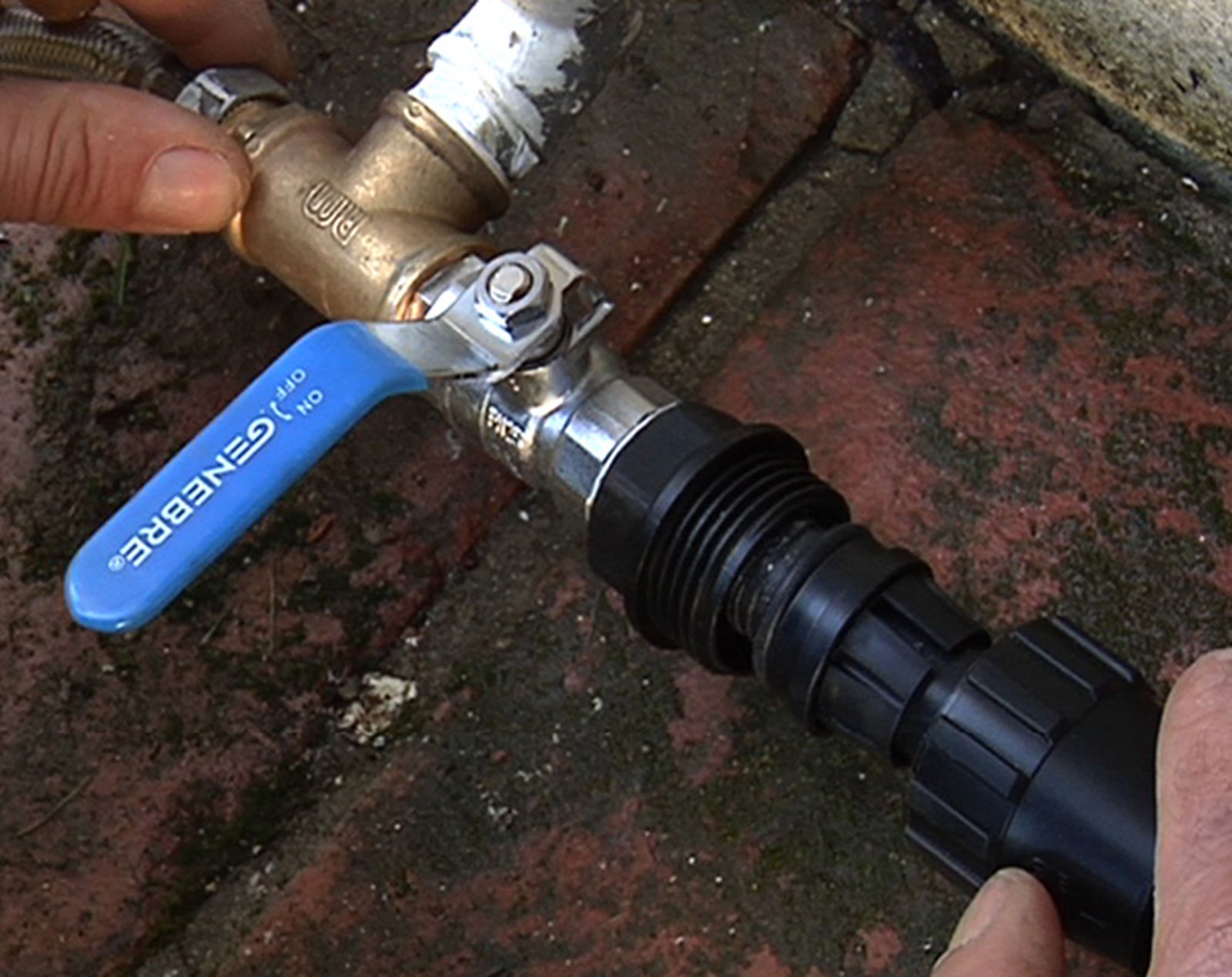 Instalar un grifo en el jardín paso 5