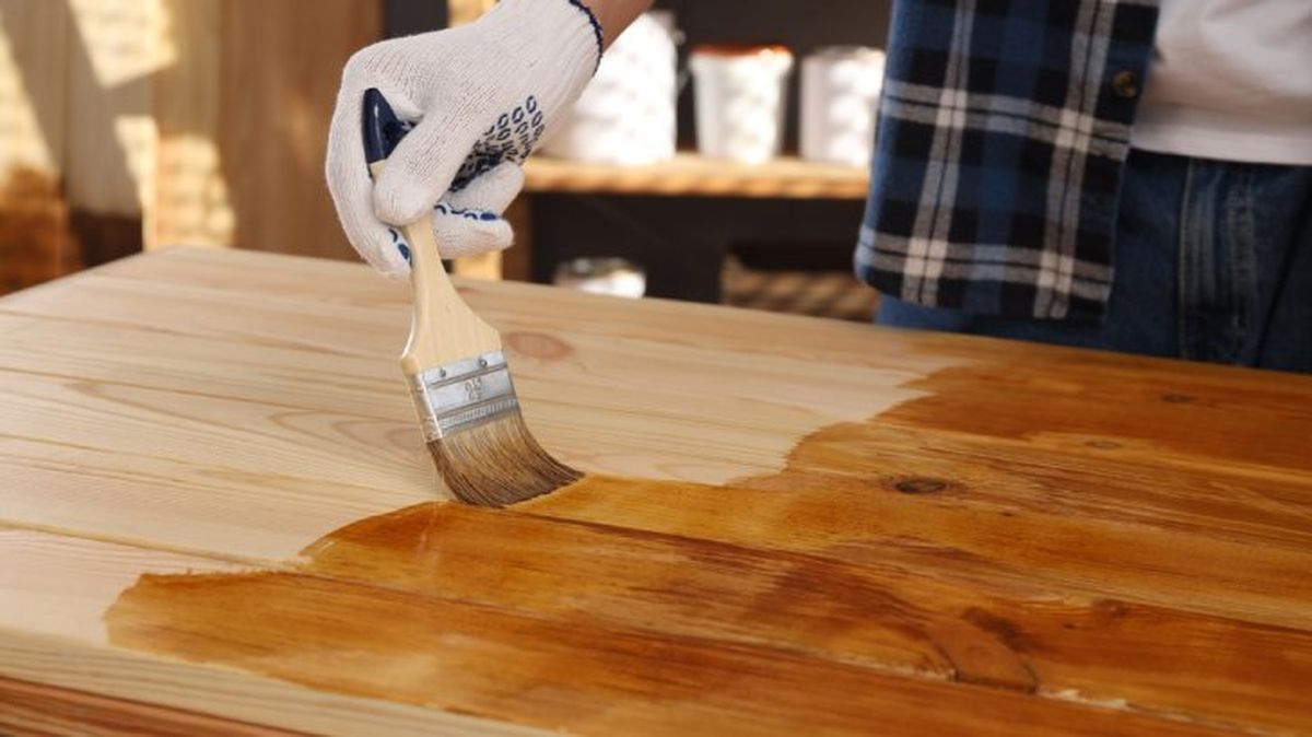 aplicar aceite de linaza sobre madera