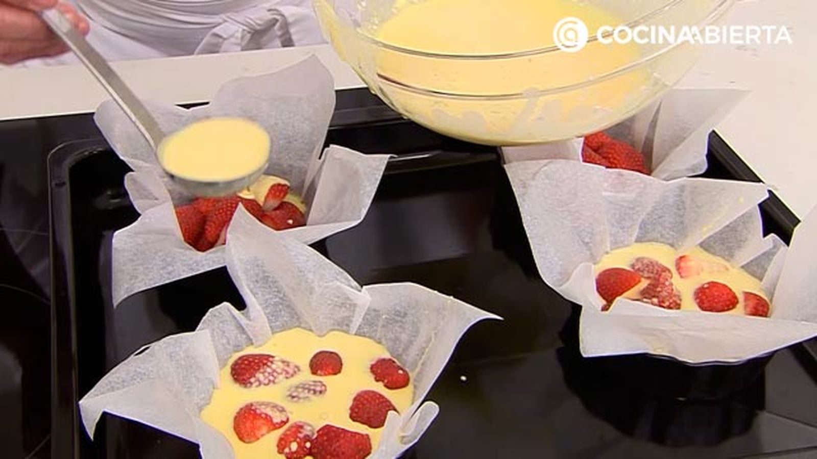 clafouits de fresas tarta francesa postre facil al horno karlos arguinano KARL67700321 paso3 clafouits de fresas tarta francesa postre facil al horno karlos arguinano KARL67700321 paso3