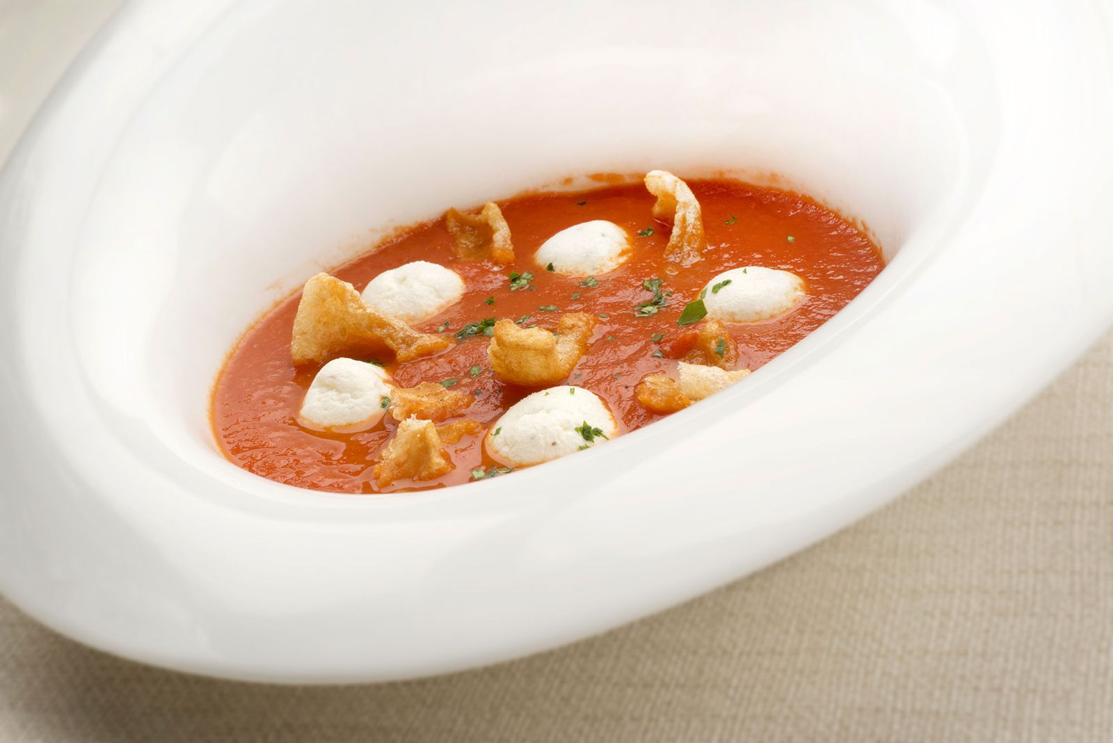 6047 1 Crema de tomate con cortezas de cerdo xl 6047 1 Crema de tomate con cortezas de cerdo xl