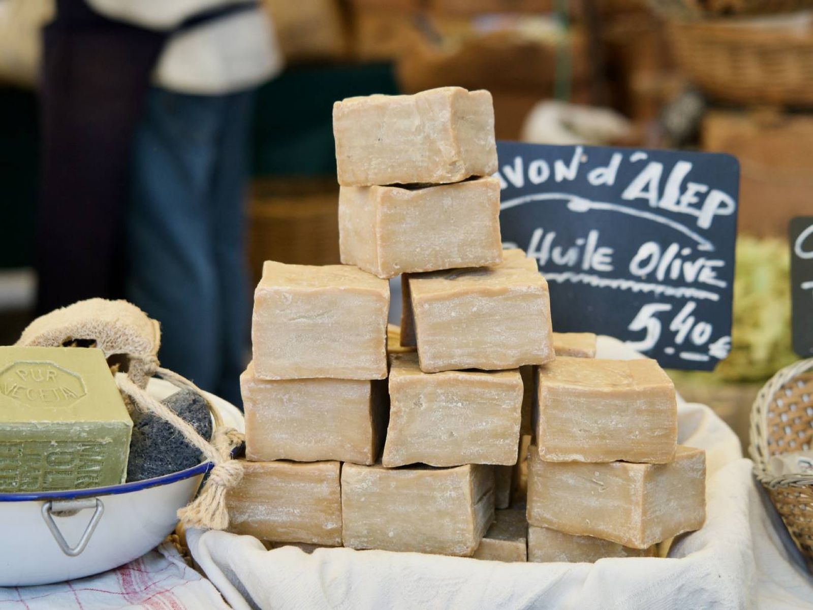 En los mercados tradicionales, el jabón de Alepo sigue siendo un producto estrella.