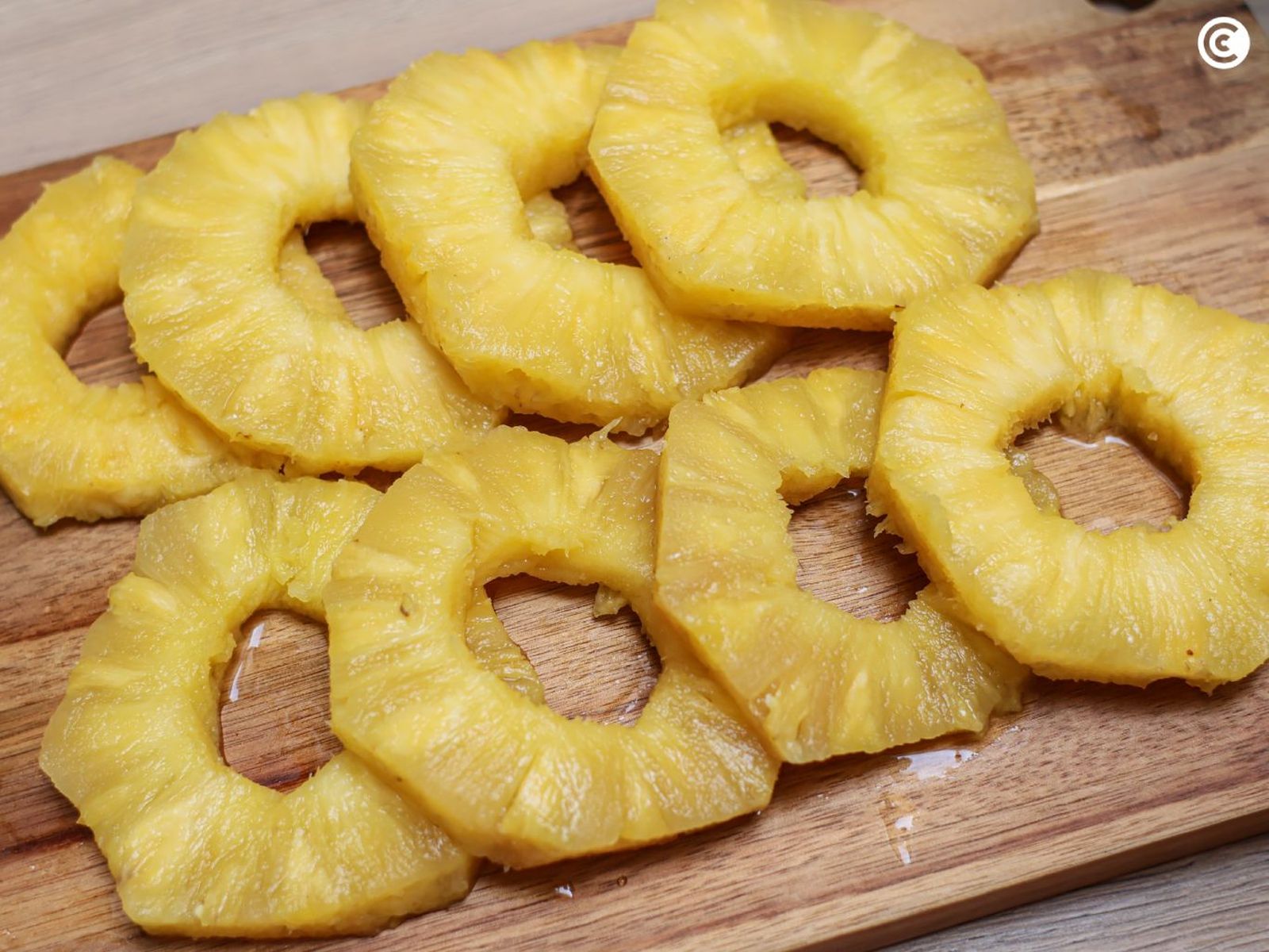 Piña en rodajas para hacer a la plancha