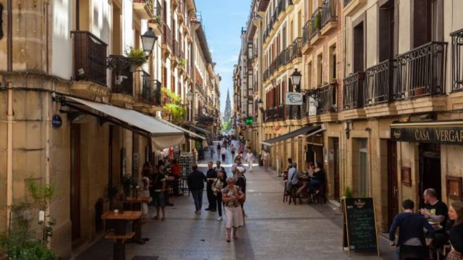 Calle de pintxos de la Parte Vieja de San Sebastián Calle de pintxos de la Parte Vieja de San Sebastián
