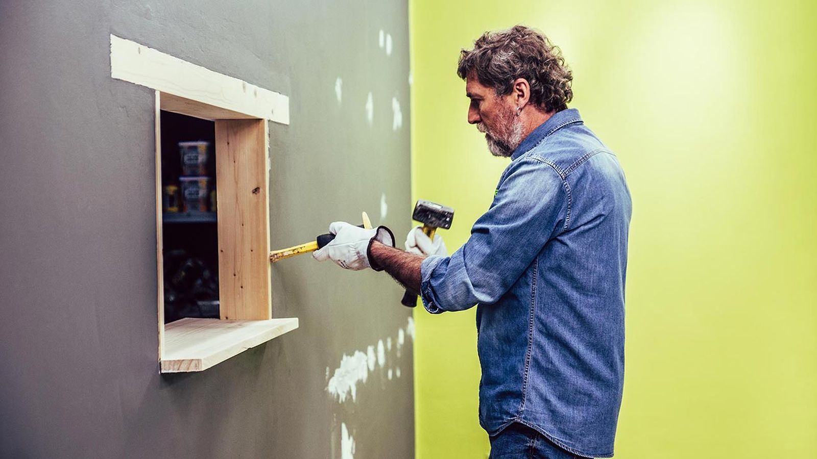 Cómo cerrar un hueco en la pared paso 1 Cómo cerrar un hueco en la pared paso 1