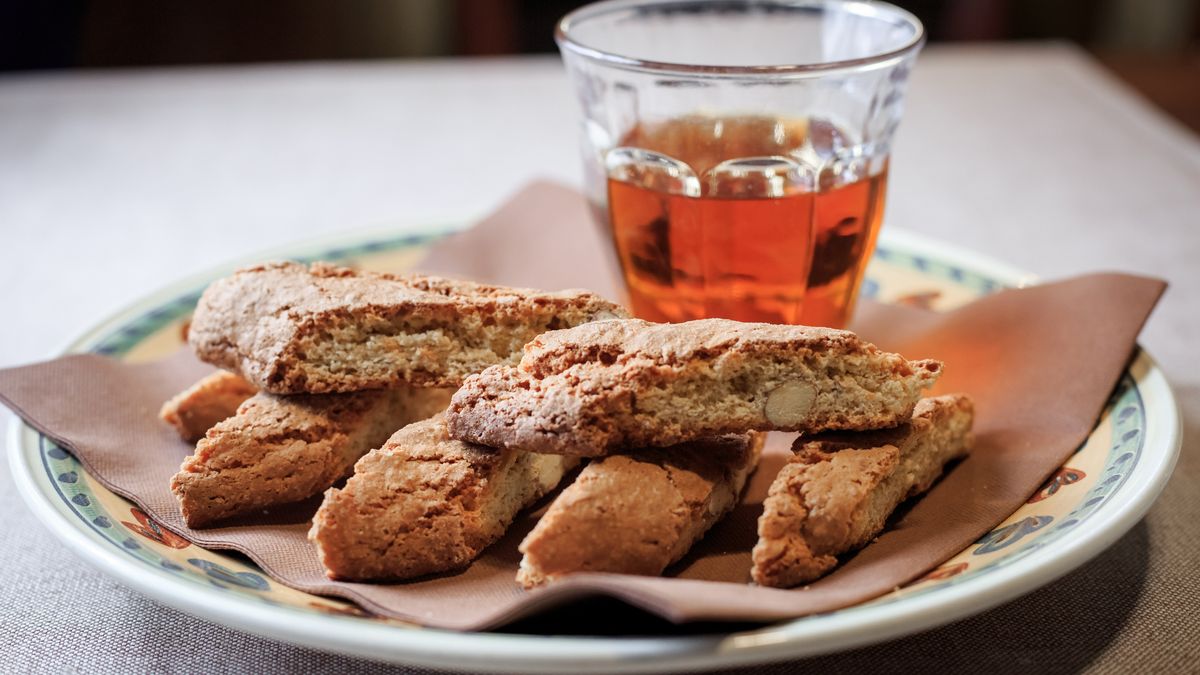 En Italia se sirve tradicionalmente con Vin Santo