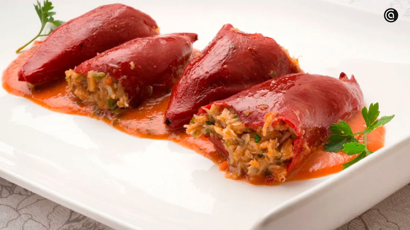 13 recetas de pimientos rellenos - Pimientos rellenos de txangurro