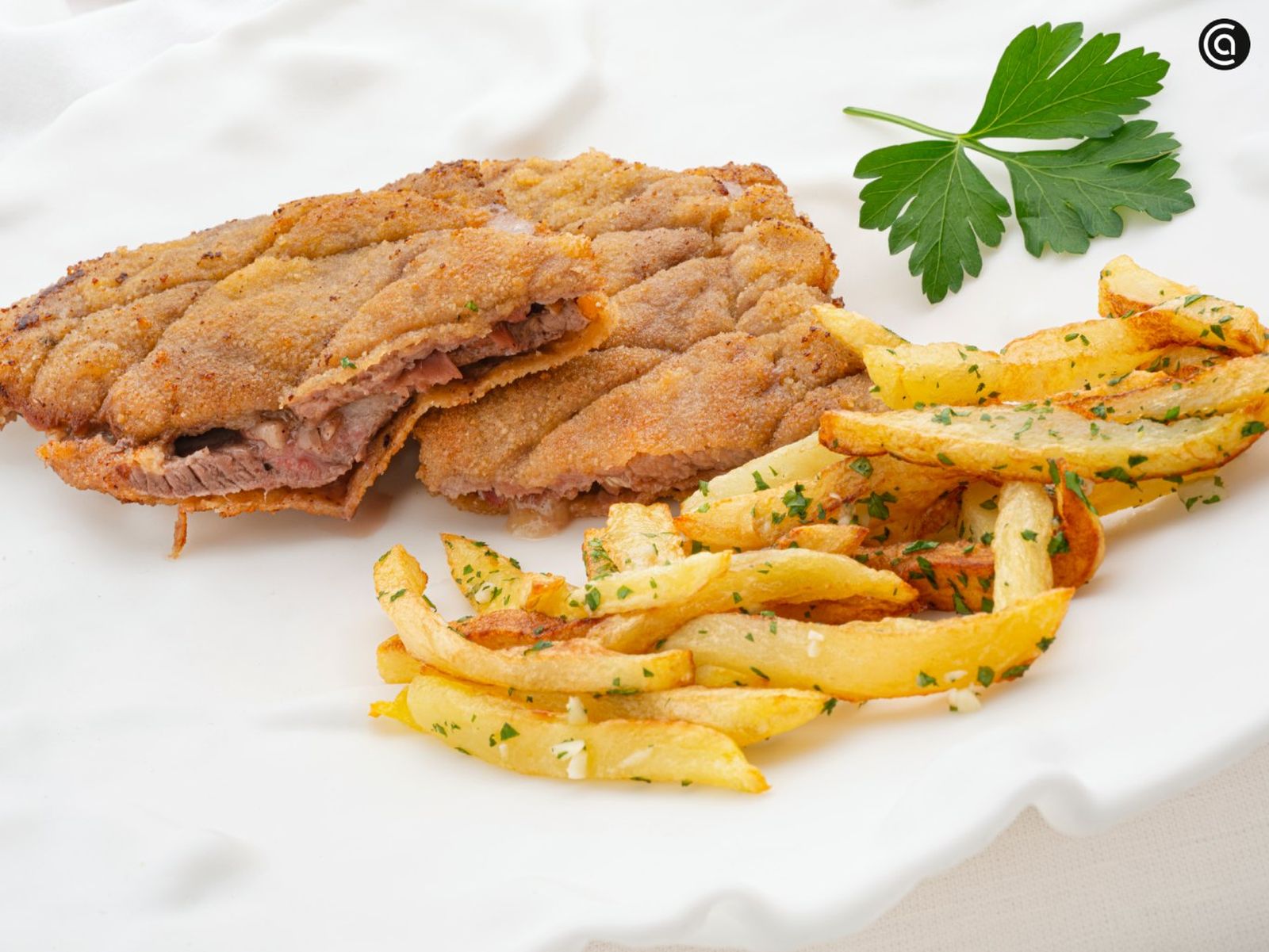 Cordon bleu crujiente por fuera y tierno por dentro, así lo prepara Karlos Arguiñano con sus patatas fritas