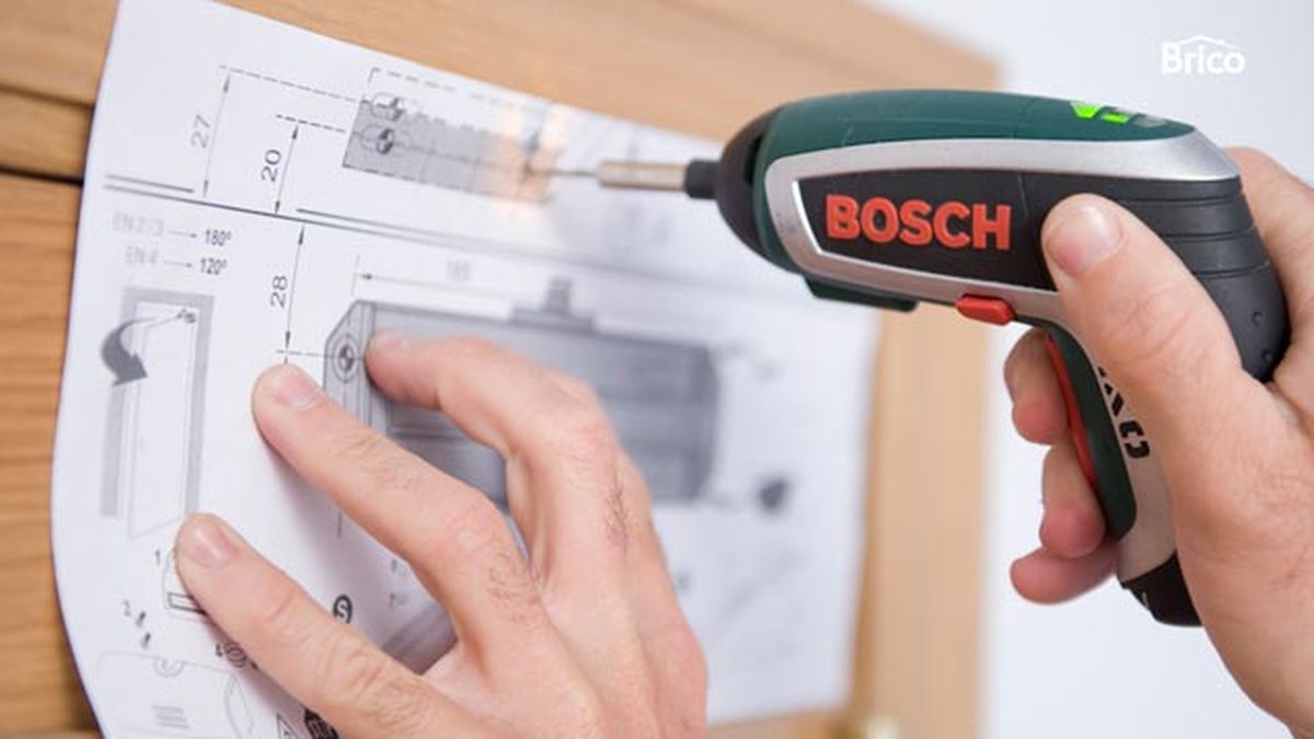 Instalar muelle cierrapuertas paso 1