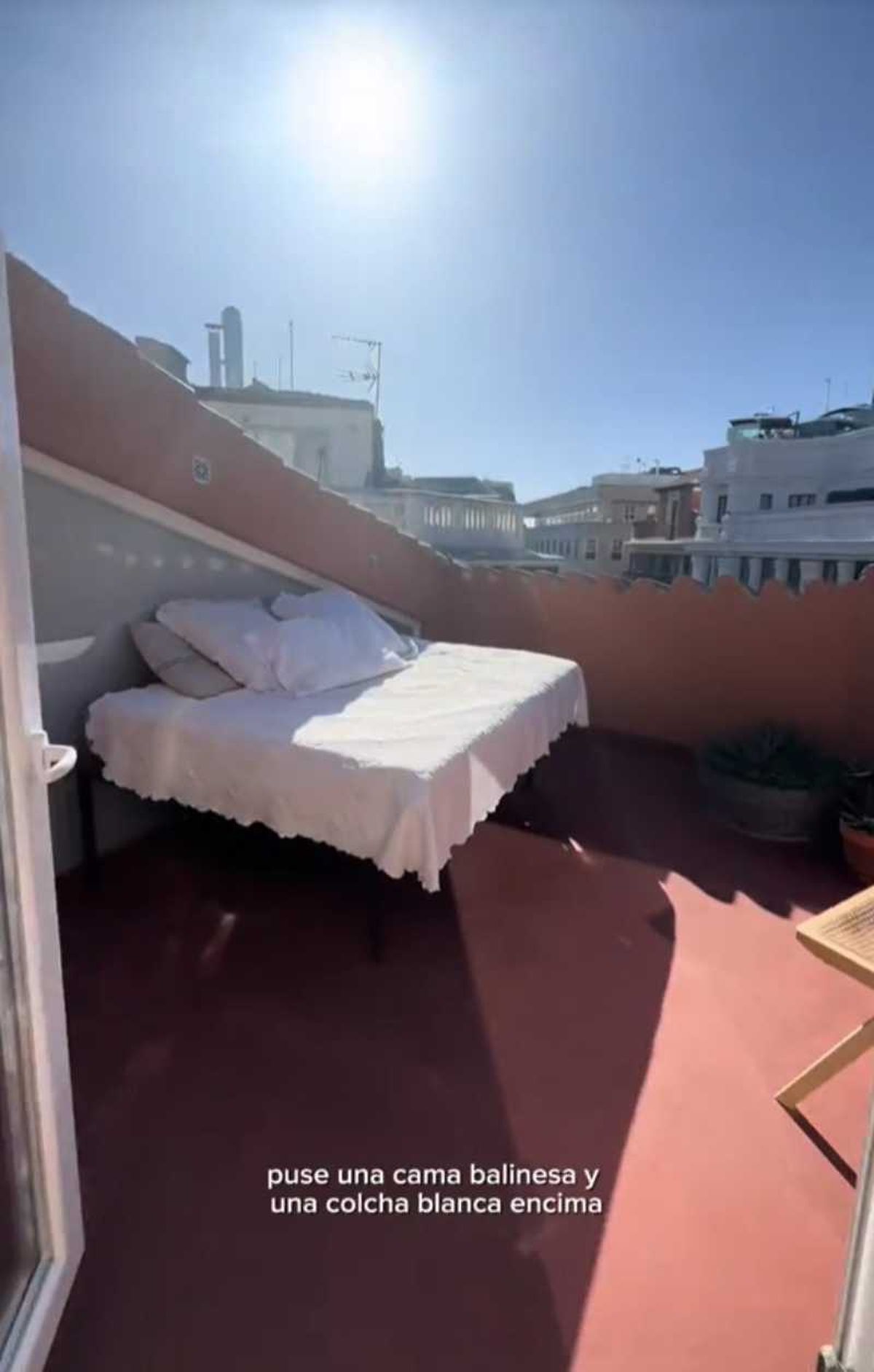 La cama balinesa en la terraza. / @miriperezc (TikTok)