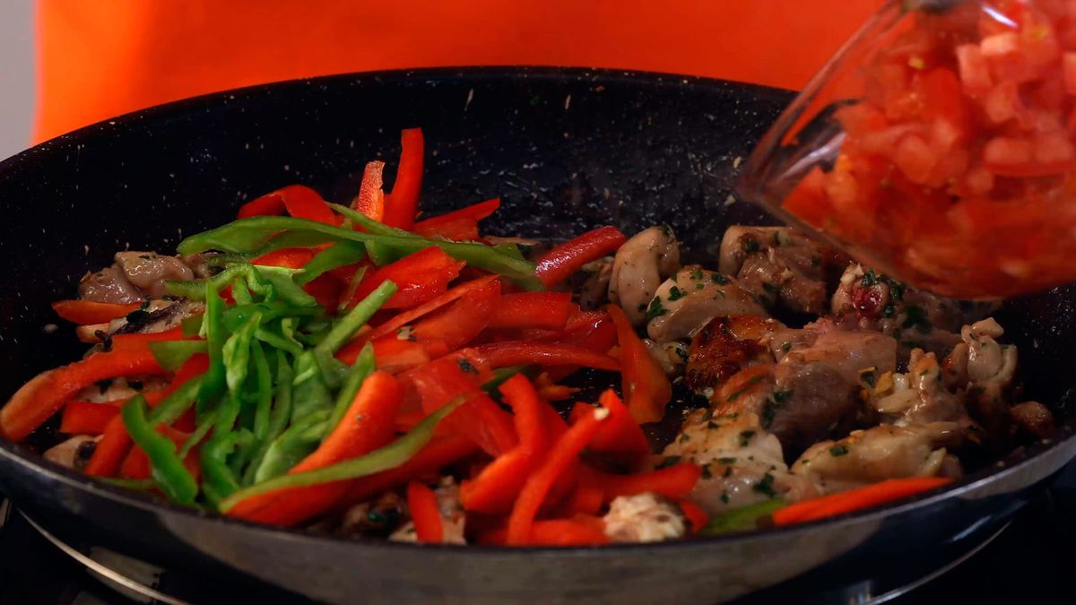 Receta de paella de pollo y marisco   paso 3