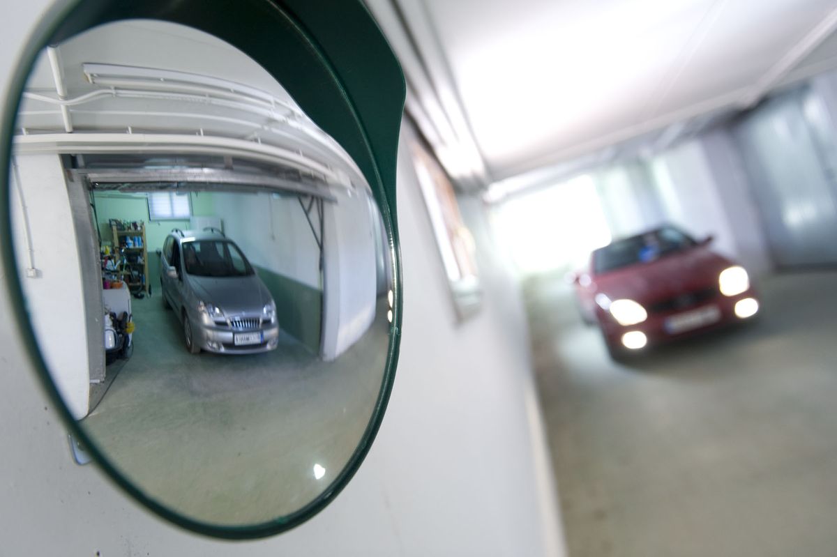 brico 0557 1 espejo salida garaje paso final