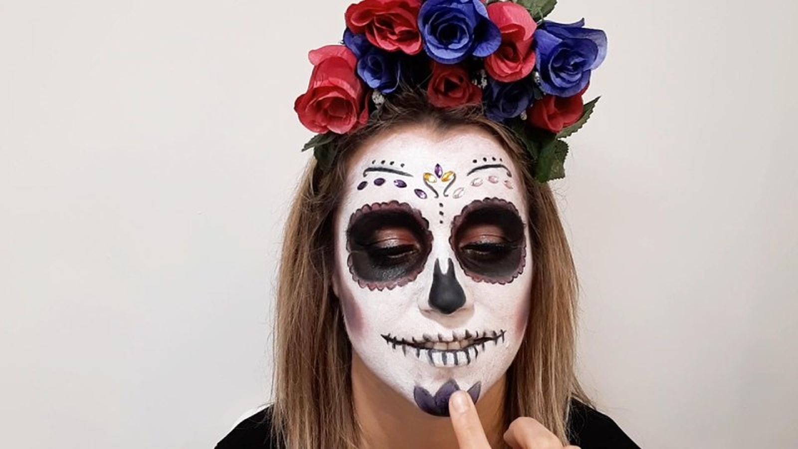 Cómo hacer maquillaje de Catrina o calavera mexicana - paso 9 Cómo hacer maquillaje de Catrina o calavera mexicana - paso 9