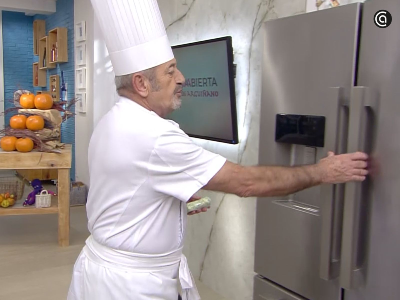 El reposo en frío es clave para poder cortar rodajas limpias y regulares.