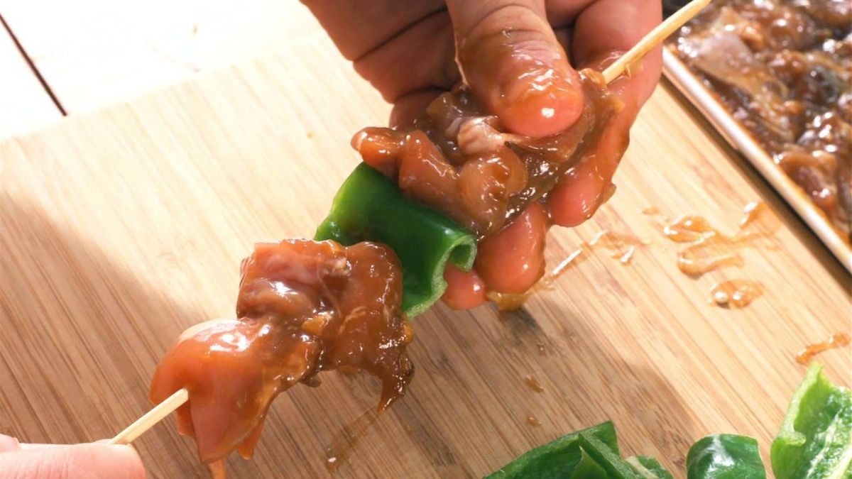 Yakitori, brocheta de pollo al estilo japonés  paso 5