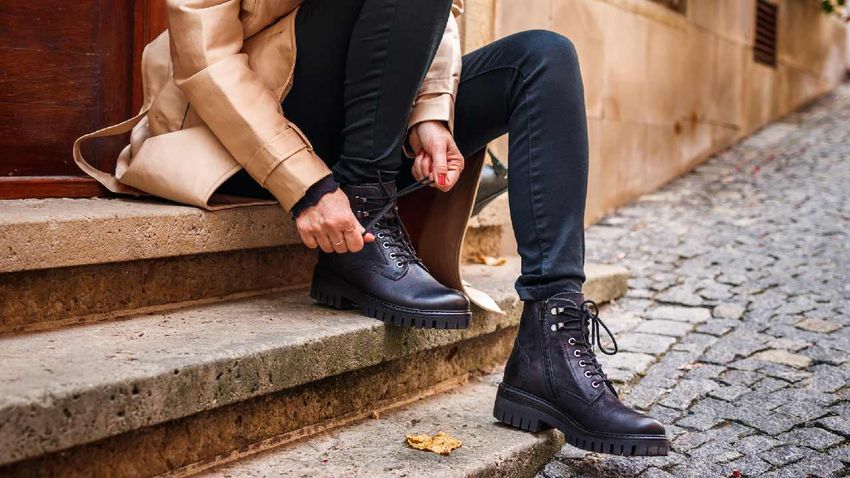 Las botas militares combinan prácticamente con todas las prendas