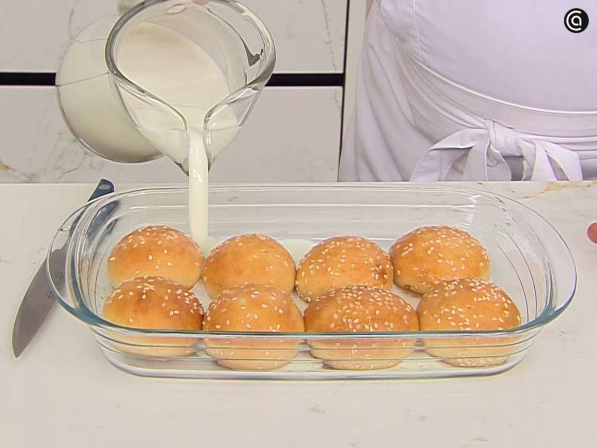 Empapa los panes con la leche infusionada