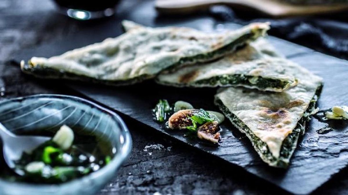 Soparnik, un pastel fino relleno de acelgas y cebolla / Maja Danica Pecanic - Croatian National Tourist Board (CNTB)